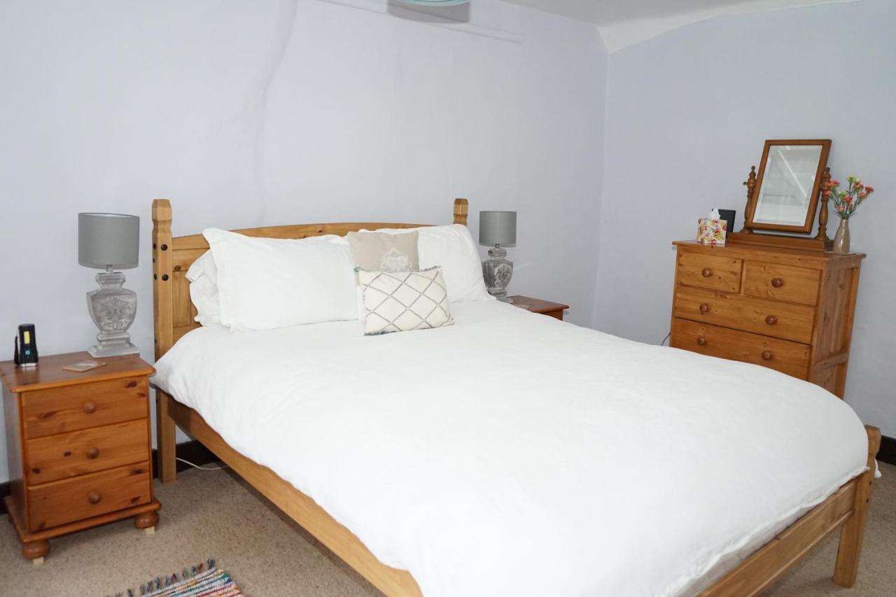 Character 2 Double Bedroom Cottage In ชาฟท์สบรี ภายนอก รูปภาพ