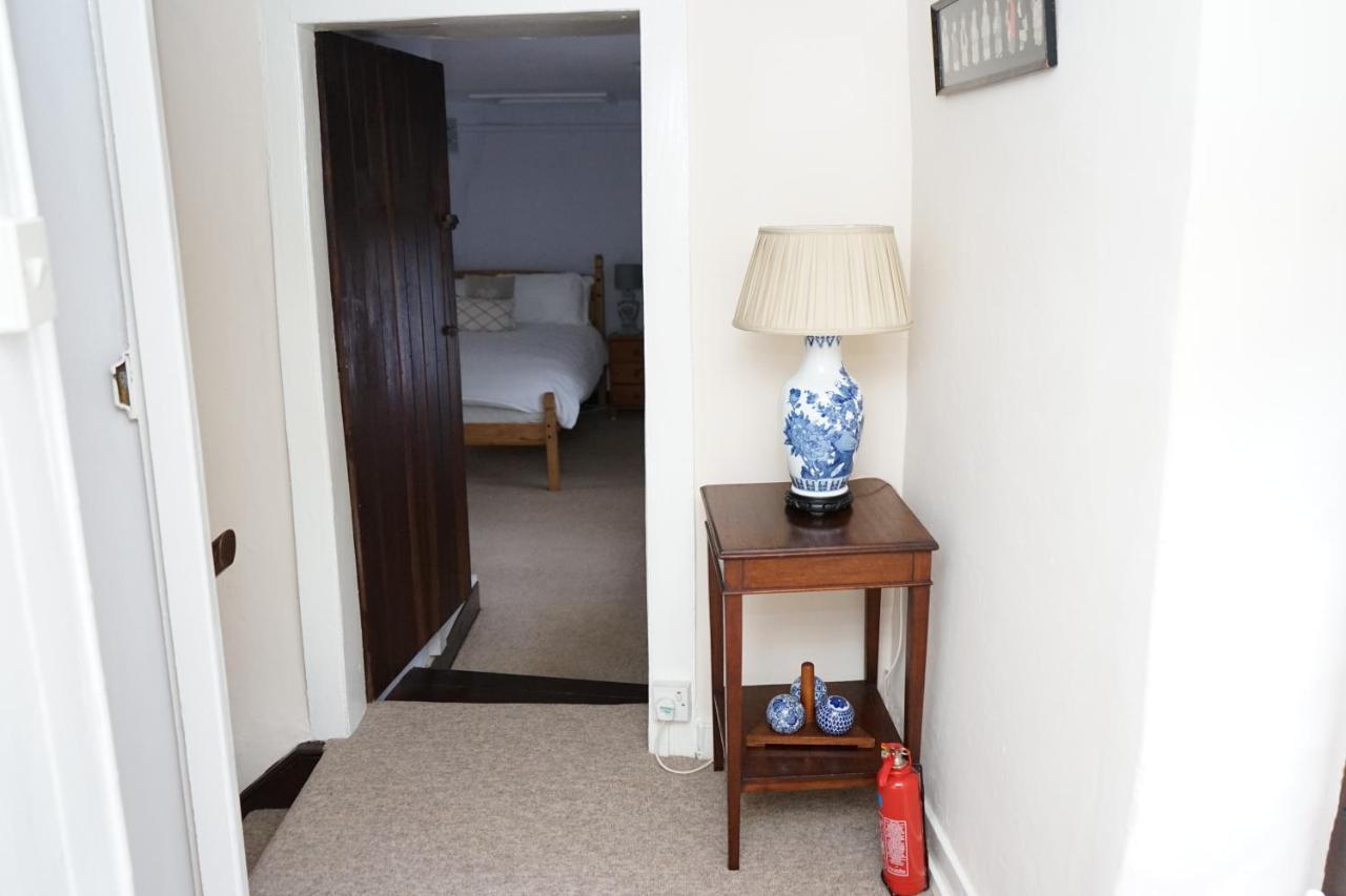 Character 2 Double Bedroom Cottage In ชาฟท์สบรี ภายนอก รูปภาพ