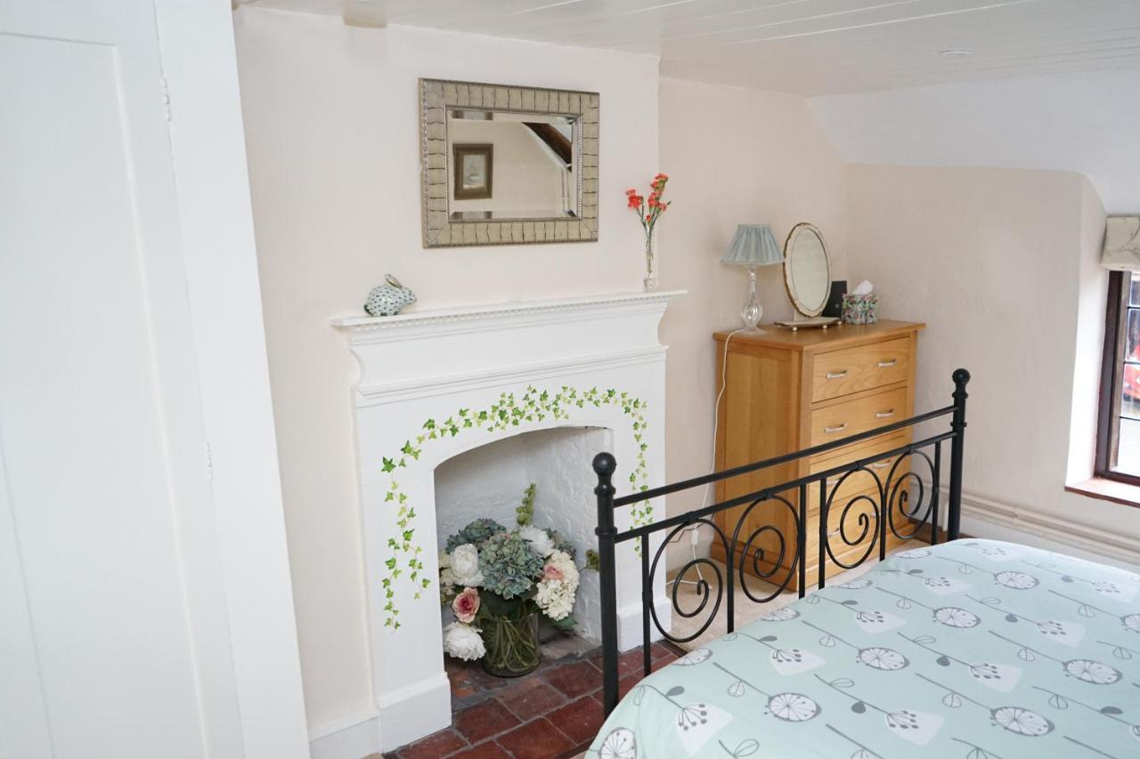 Character 2 Double Bedroom Cottage In ชาฟท์สบรี ภายนอก รูปภาพ