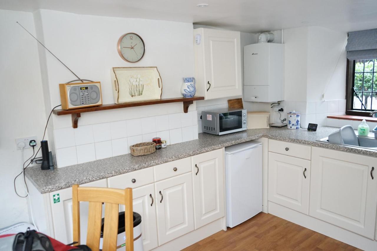 Character 2 Double Bedroom Cottage In ชาฟท์สบรี ภายนอก รูปภาพ