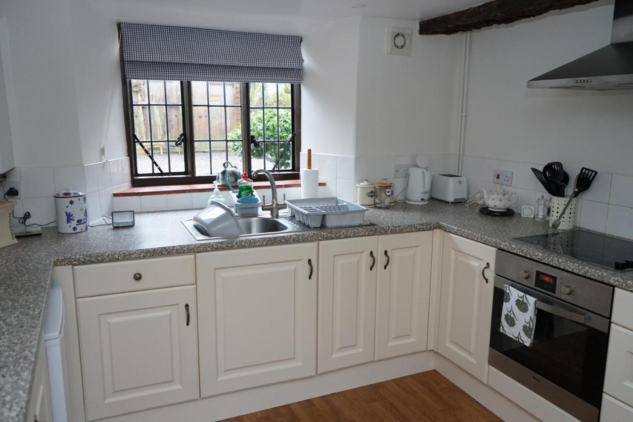 Character 2 Double Bedroom Cottage In ชาฟท์สบรี ภายนอก รูปภาพ